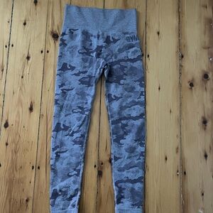Gym shark Camouflage Leggings Size M purple Gray